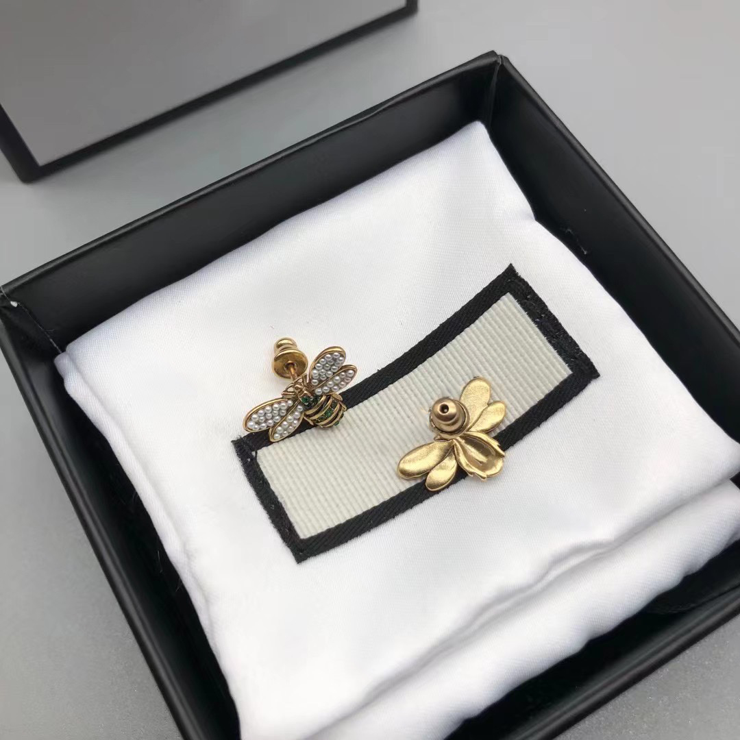 2022 brand original jewelry designer stud ear new mini bee ladies personalized high-end earrings
2022 brand original jewelry designer stud ear new mini bee ladies personalized high-end earrings