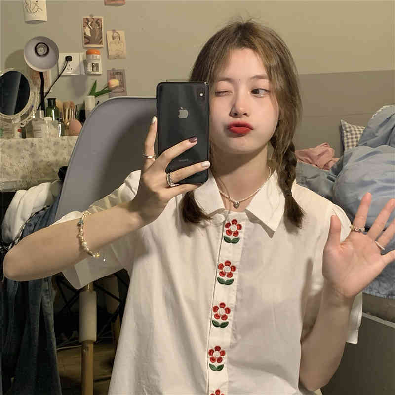 Korea Summer Women's lapel Blouse Sweet Embroidery Puff Short Sleeve Casual Shirt Female Fashion Clothes 210519