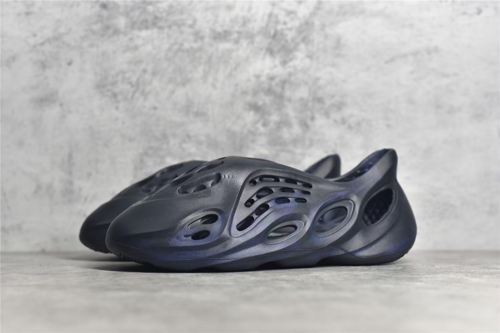 AD Originals YEEZsY Foam Runner Mineral Black Blue Slippers shoes Outdoor Sneakers Sports With Original Box Fast Delivery
AD Originals YEEZsY Foam Runner Mineral Black Blue Slippers shoes Outdoor Sneakers Sports With Original Box Fast Delivery