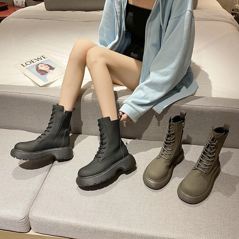 Boots In The Winter Of 2021, Retro Round Head Plus Velvet Women's Joker Thick Heel Strap Thickening, Black
Boots In The Winter Of 2021, Retro Round Head Plus Velvet Women's Joker Thick Heel Strap Thickening, Black
