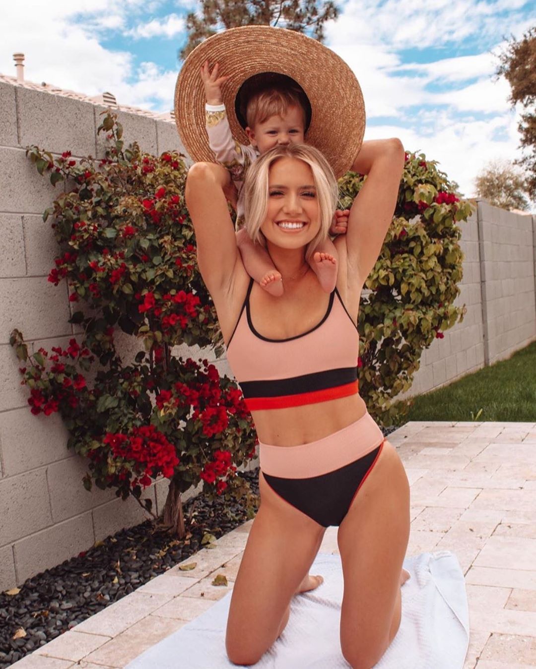 Womens 2PCS Striped Summer Bikinis Woman Sexy High Waist Spaghetti Strap Patchwork Swimwears Women Casual Bech Bathing Clothes, White;black 
Womens 2PCS Striped Summer Bikinis Woman Sexy High Waist Spaghetti Strap Patchwork Swimwears Women Casual Bech Bathing Clothes, White;black