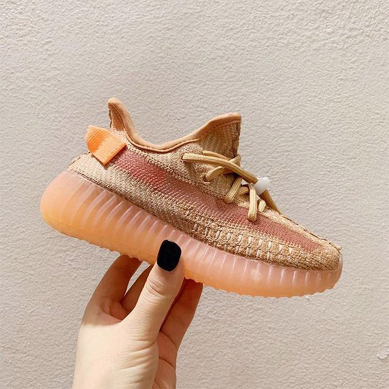 Children Sneakers Boys Girls Designers Kids Athletic Outdoor children's shoe Kanye Toddlers Trainers v2 Clay Black Triple White Antlia
Children Sneakers Boys Girls Designers Kids Athletic Outdoor children's shoe Kanye Toddlers Trainers v2 Clay Black Triple White Antlia