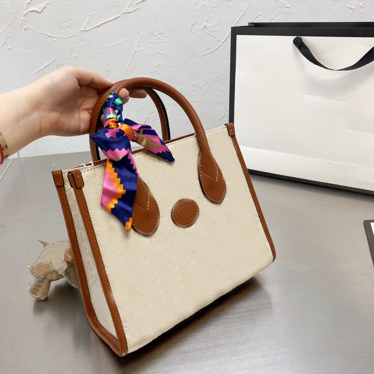 2021 women Classic Totes Bag ladies Fashion Large capacity Shopping Bags Leather top quality Shoulder Handbags Hobos Travel Handbag Clutch purse pochette Wallet, Customize
2021 women Classic Totes Bag ladies Fashion Large capacity Shopping Bags Leather top quality Shoulder Handbags Hobos Travel Handbag Clutch purse pochette Wallet, Customize