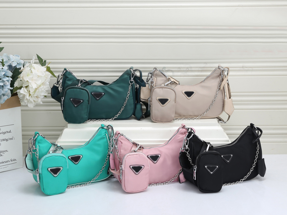 2021 Top Quality The Pouch Soft Calfskin Ladies Large Clutch Bags Genuine Leather Famous Desinger Brand Hand Fashion Women Cloud Bag
2021 Top Quality The Pouch Soft Calfskin Ladies Large Clutch Bags Genuine Leather Famous Desinger Brand Hand Fashion Women Cloud Bag