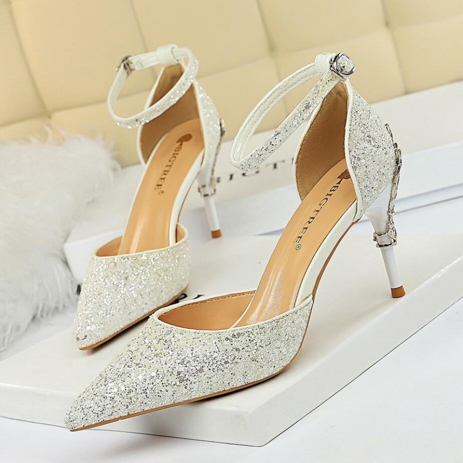 Women Dress Shoes Red Bottom High Heels Womens Luxurys Designers Genuine Leather Pumps Lady Sandals Wedding Bottoms with Box Black Golden Go
Women Dress Shoes Red Bottom High Heels Womens Luxurys Designers Genuine Leather Pumps Lady Sandals Wedding Bottoms with Box Black Golden Go