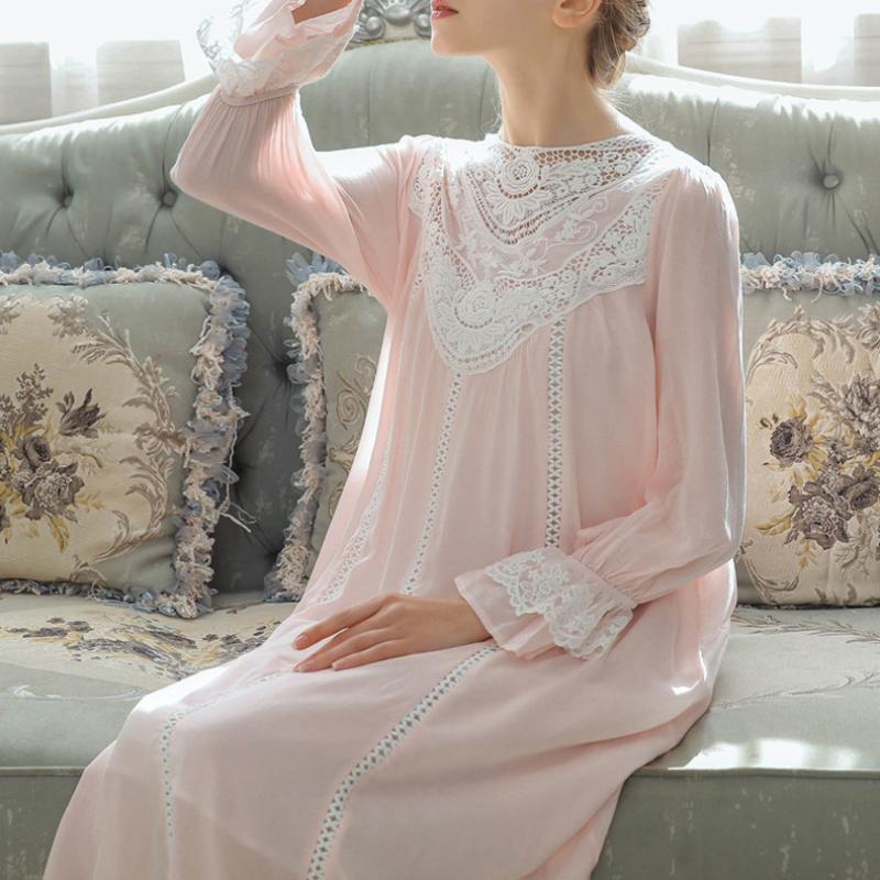 Women' Sleepwear Victorian Cotton Night Dress Women Autumn White Embroidery Robe Long Peignoir Vintage Romantic Nightgowns Princess
Women' Sleepwear Victorian Cotton Night Dress Women Autumn White Embroidery Robe Long Peignoir Vintage Romantic Nightgowns Princess