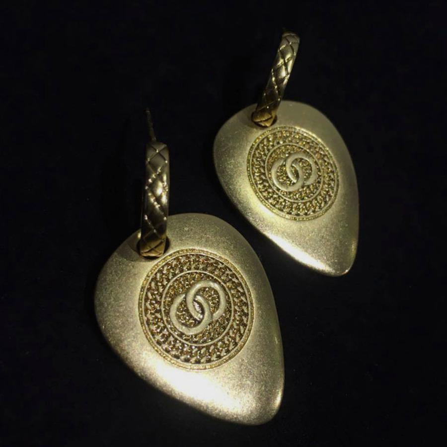 Xiaoxiang Gold Heart Shaped Earrings0