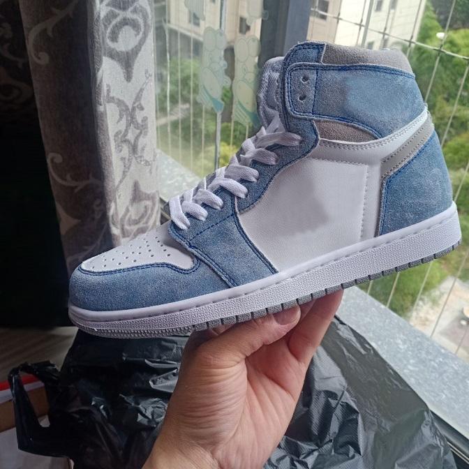 Newest sale 1High OG Hyper Royal men Basketball Shoes Jumpman 1s University Blue Trainers Sports Sneakers Size 36--46 555088-402
Newest sale 1High OG Hyper Royal men Basketball Shoes Jumpman 1s University Blue Trainers Sports Sneakers Size 36--46 555088-402