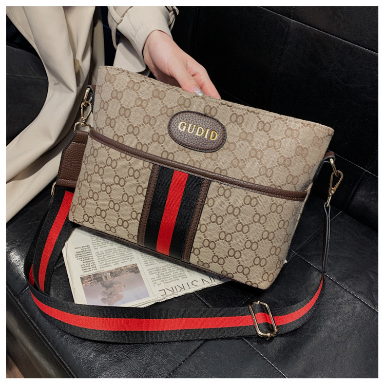brand Bucket women's Korean 2021 new fashion canvas bag with wide shoulder belt and Western style One Shoulder
brand Bucket women's Korean 2021 new fashion canvas bag with wide shoulder belt and Western style One Shoulder