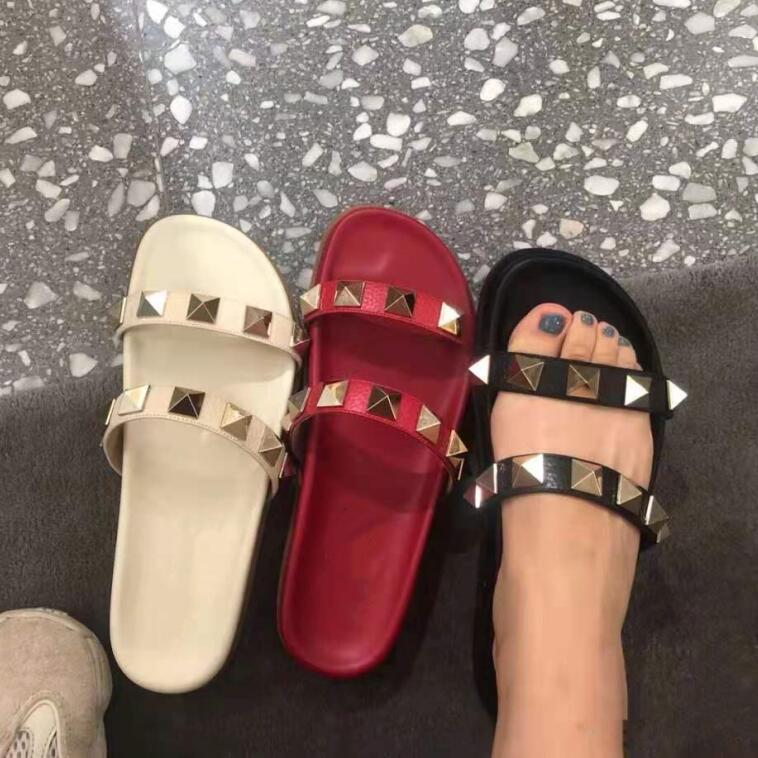 2021 Designers Summer Slippers Rivets Open Toes Platform Sandals Flat Women Beach Shoes Fashion Outdoor Slipper, Black1
2021 Designers Summer Slippers Rivets Open Toes Platform Sandals Flat Women Beach Shoes Fashion Outdoor Slipper, Black1