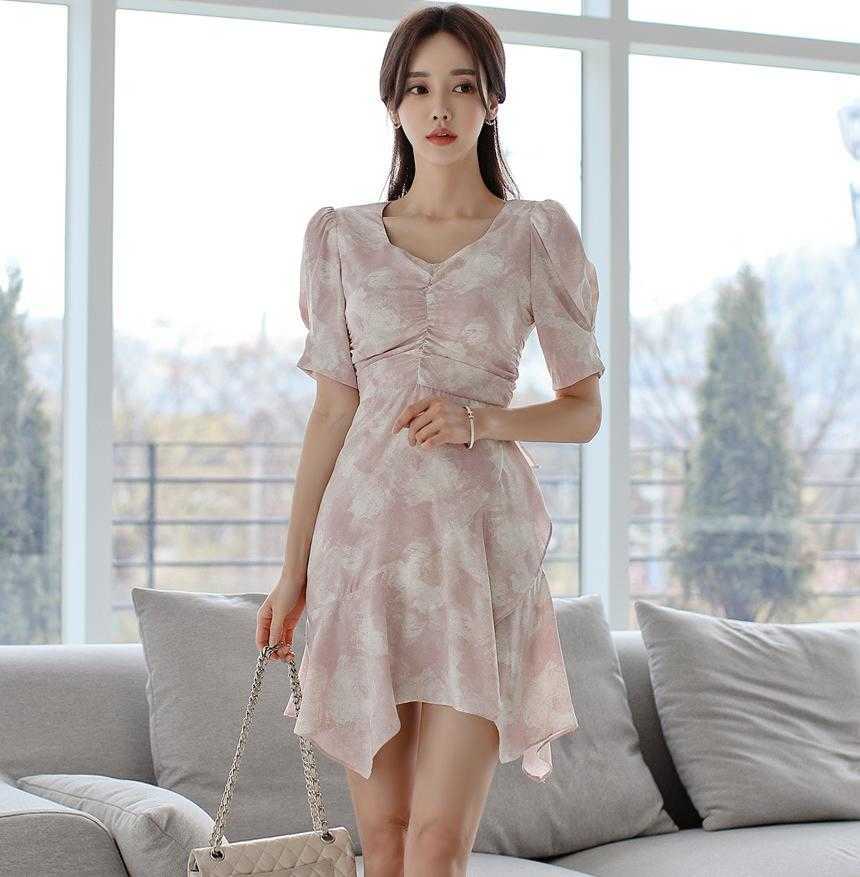 summer Korean version of the ruffled temperament slim square collar waist pleated printed bag hip dress 210603, The picture color
summer Korean version of the ruffled temperament slim square collar waist pleated printed bag hip dress 210603, The picture color