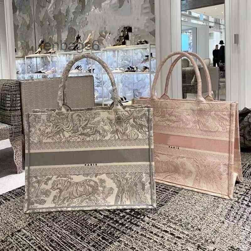 Handbags 2022 Designer Dio Women Bags Three-dimensional Tiger Embossed Embroidery Canvas Tote Bag Classic Stars Christians, Pink tiger medium
Handbags 2022 Designer Dio Women Bags Three-dimensional Tiger Embossed Embroidery Canvas Tote Bag Classic Stars Christians, Pink tiger medium