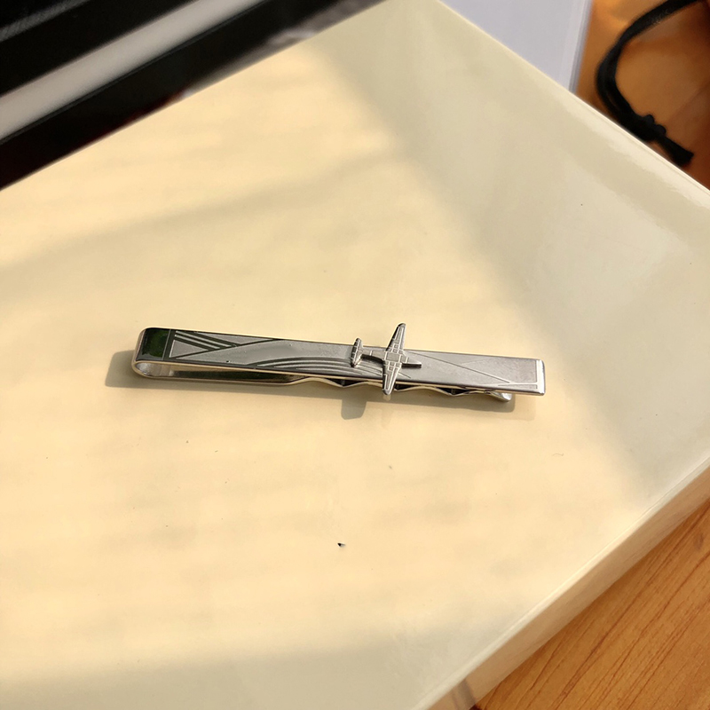 M-03 Designer Tie Clip Titanium Steel Metal Fashion steels Silver Ties Pins Bar Buckle With Box
M-03 Designer Tie Clip Titanium Steel Metal Fashion steels Silver Ties Pins Bar Buckle With Box