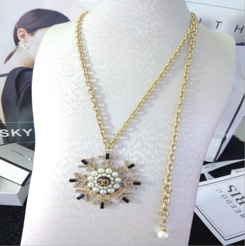 New small fragrance European and American Brass Flower Necklace full of diamond pearl Sapphire Necklace, Golden;silver
New small fragrance European and American Brass Flower Necklace full of diamond pearl Sapphire Necklace, Golden;silver