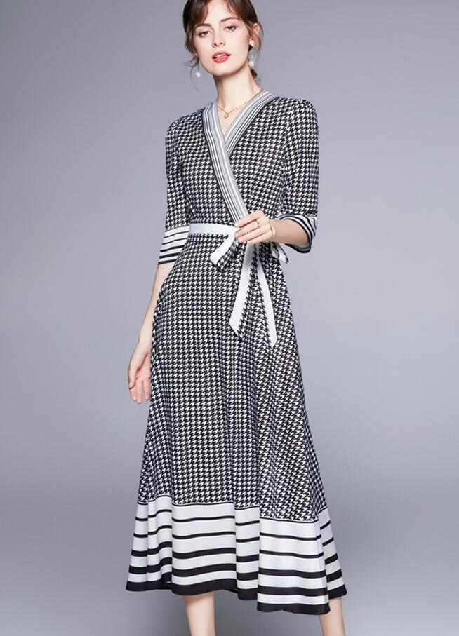 Summer fashion temperament dresses 2021 V-neck sleeves hit color stitching straps houndstooth large swing dress, As the picture
Summer fashion temperament dresses 2021 V-neck sleeves hit color stitching straps houndstooth large swing dress, As the picture