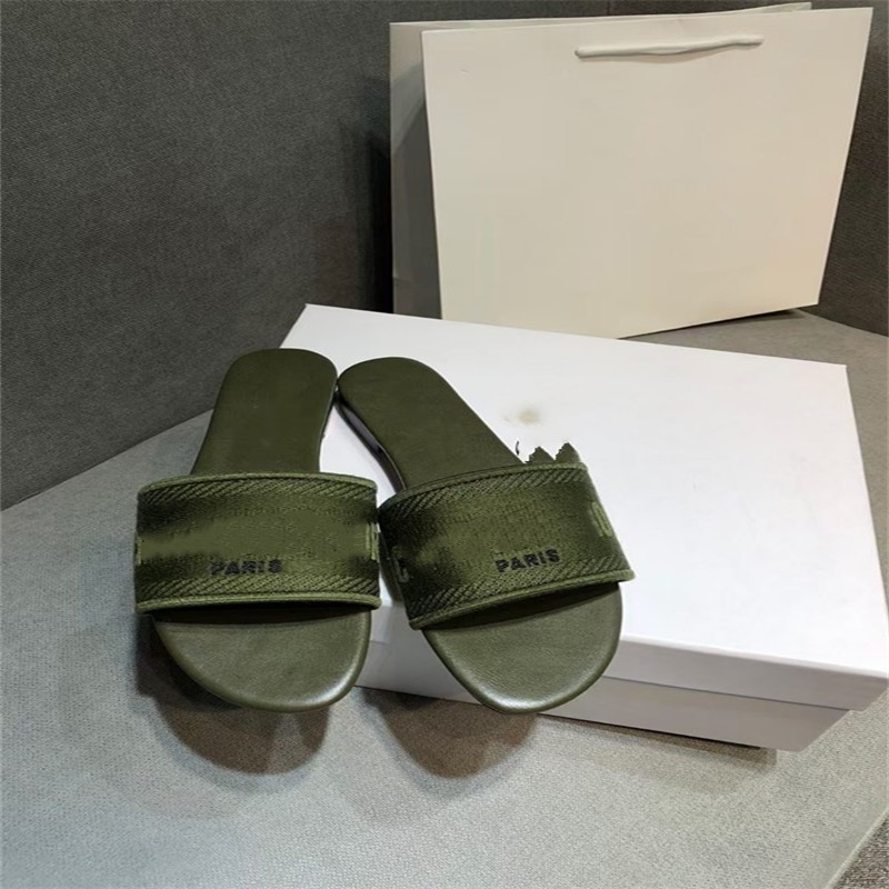 Paris Women luxurys designers sandals Slippers Summer Girls Beach womens sandal Slides Flip Flops Loafers Sexy Embroidered shoe 2740 Q2, Black
Paris Women luxurys designers sandals Slippers Summer Girls Beach womens sandal Slides Flip Flops Loafers Sexy Embroidered shoe 2740 Q2, Black