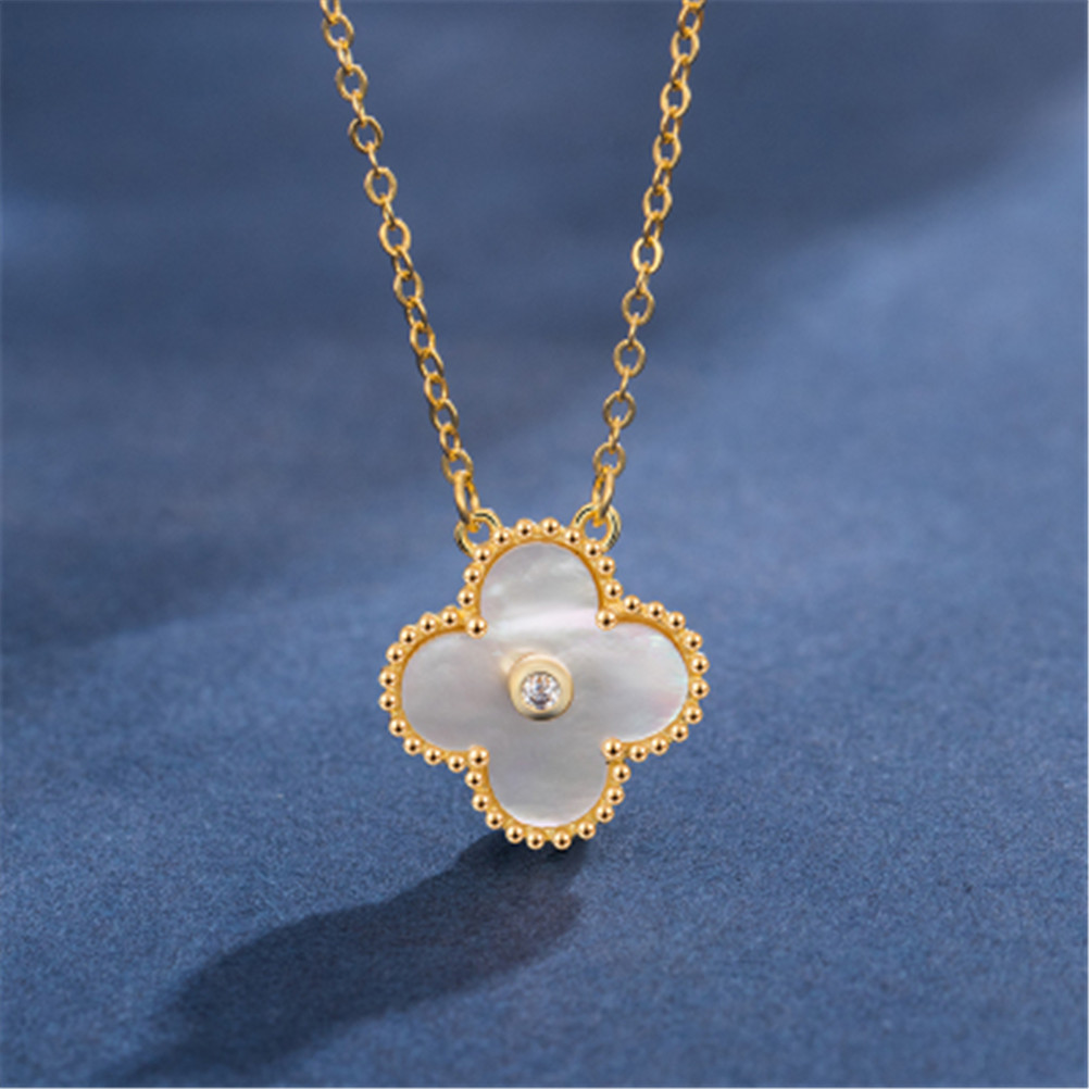 S925 Silver Fashion Classic 18K Gold 4/Four Leaf Clover Flower Necklace Pendant Chain with Diamaonds for Women&Girls Valentine's Mother
S925 Silver Fashion Classic 18K Gold 4/Four Leaf Clover Flower Necklace Pendant Chain with Diamaonds for Women&Girls Valentine's Mother