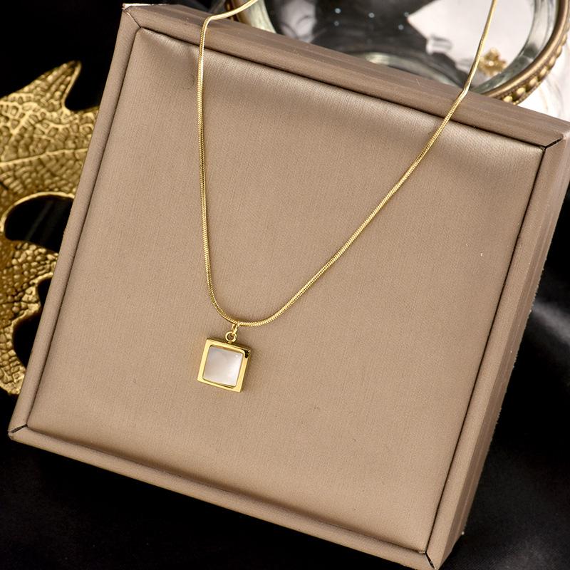 Pendant Necklaces Retro Baroque Shell Stone Square Necklace For Woman Exquisite Fashion Choker Clavicle Chain Jewelry Anniversary Gift
Pendant Necklaces Retro Baroque Shell Stone Square Necklace For Woman Exquisite Fashion Choker Clavicle Chain Jewelry Anniversary Gift