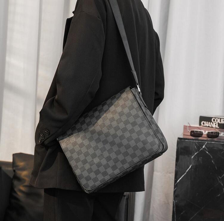 Vintage Plaid Men's Handbag Leather Briefcase Messenger for Men Document A4 Business Shoulder Male Laptop Crossbody Bag C0224
Vintage Plaid Men's Handbag Leather Briefcase Messenger for Men Document A4 Business Shoulder Male Laptop Crossbody Bag C0224