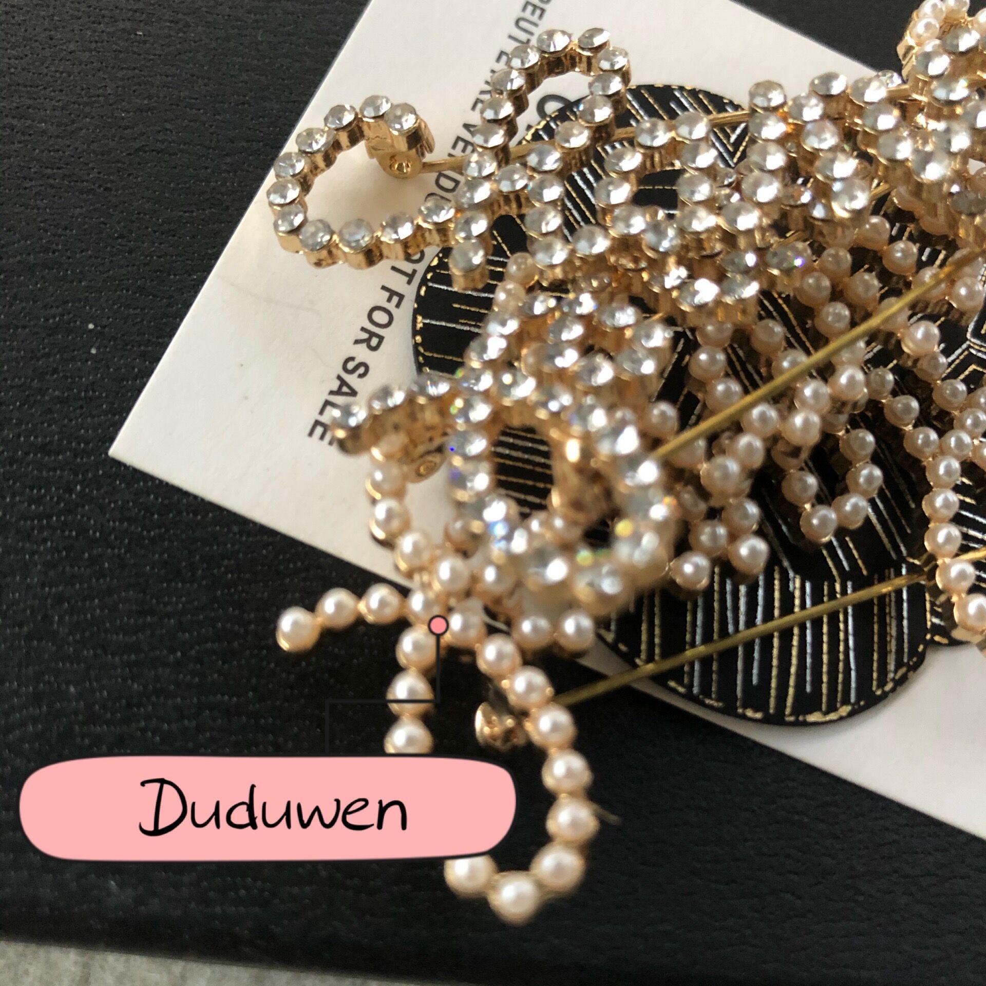 6X2cm fashion accessories brooch classic letter pearl or stone metal breastpin DIY pin for fabric bag, Black
6X2cm fashion accessories brooch classic letter pearl or stone metal breastpin DIY pin for fabric bag, Black