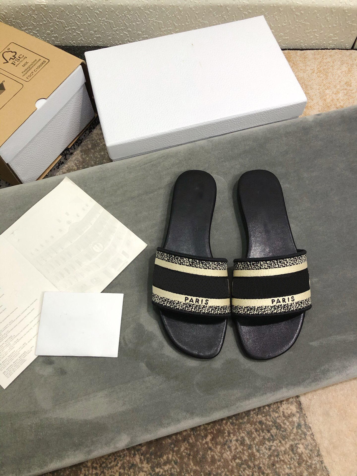 2021 TOP Fashion Authentic women Sandals Slippers summer Scuffs beach indoor Flat shoes Classic Woman Sandal Shoe Embroidery With B
2021 TOP Fashion Authentic women Sandals Slippers summer Scuffs beach indoor Flat shoes Classic Woman Sandal Shoe Embroidery With B