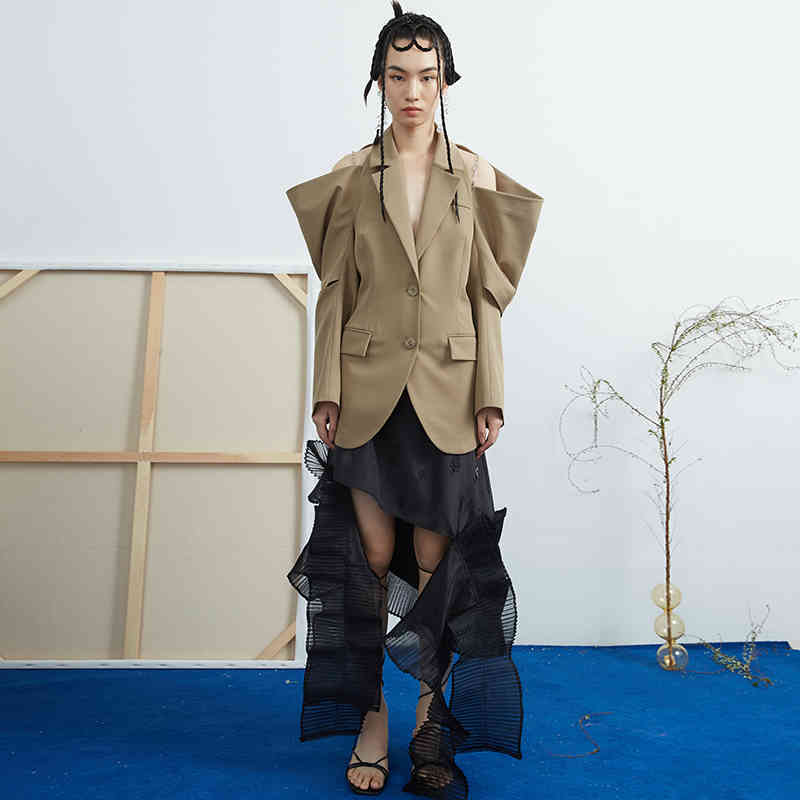 [EAM] Women Khaki Hollow Out Off Shoulder Blazer Lapel Long Sleeve Loose Fit Jacket Fashion Spring Autumn 1DD7058 21512