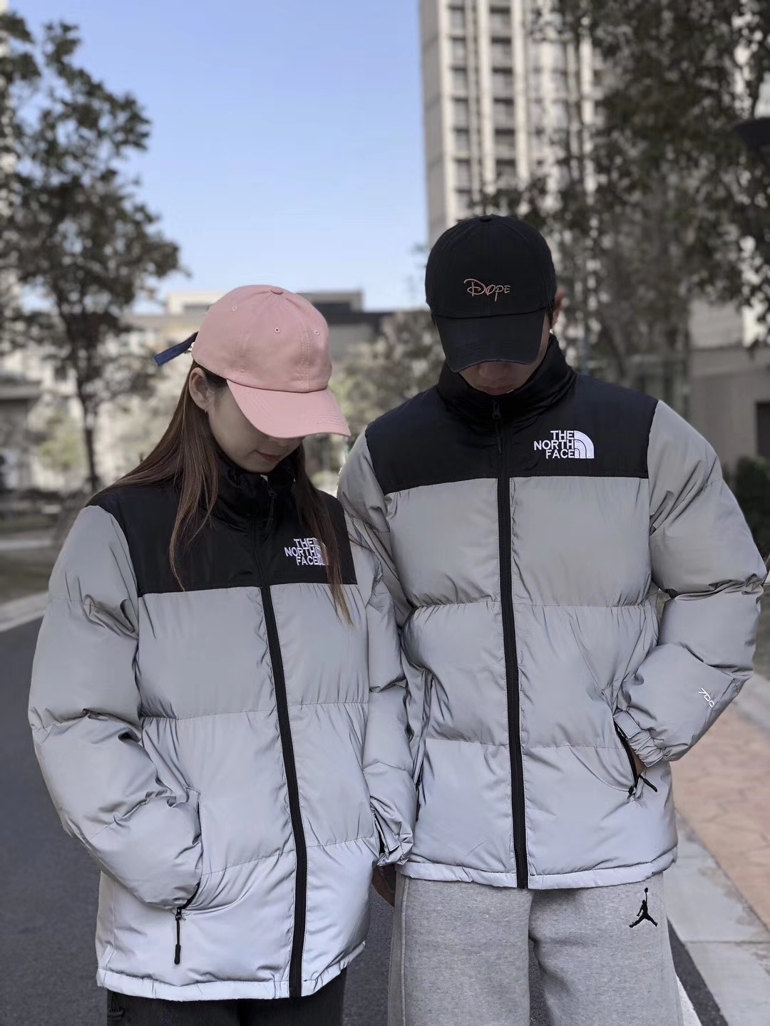 2021 Release Mens Stylist Coat letter Printing Parka Winter Jacket Men Women Feather Overcoat down Jackets
2021 Release Mens Stylist Coat letter Printing Parka Winter Jacket Men Women Feather Overcoat down Jackets