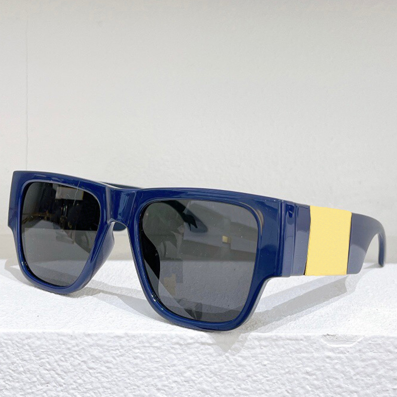 Mens or Womens Sunglasses 4403 Fashion Classic Catwalk eyeglasses Mens Driving Travel Vacation Glasses Black Red Blue Frame Anti-UV Lenses with Original Box
Mens or Womens Sunglasses 4403 Fashion Classic Catwalk eyeglasses Mens Driving Travel Vacation Glasses Black Red Blue Frame Anti-UV Lenses with Original Box