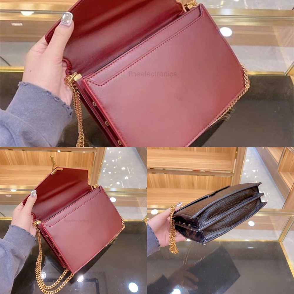 shoulder 2020 ladies hot trend fashion high quality bag classic envelope bag lady wallet with packing box dust bag
shoulder 2020 ladies hot trend fashion high quality bag classic envelope bag lady wallet with packing box dust bag