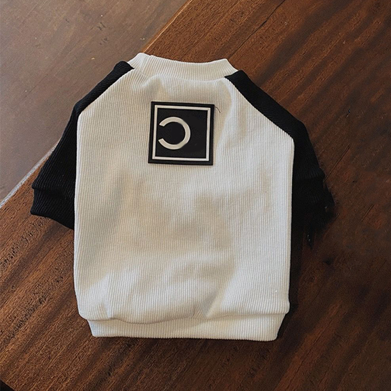 Winter Dog Letter Clothes Cat Sweaters Vest C Sweater Luxurys Designers Pet Supply Clothing For Puppy Sweaters Coat Shirts D2111046Z
Winter Dog Letter Clothes Cat Sweaters Vest C Sweater Luxurys Designers Pet Supply Clothing For Puppy Sweaters Coat Shirts D2111046Z
