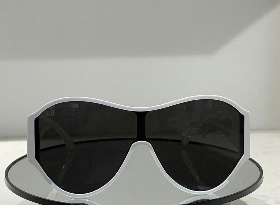 Black Oversize Pilot Sunglasses Dark Grey Lens Women Large Glasses Sport Sunglasses Sun Shades UV Protection with Box
Black Oversize Pilot Sunglasses Dark Grey Lens Women Large Glasses Sport Sunglasses Sun Shades UV Protection with Box