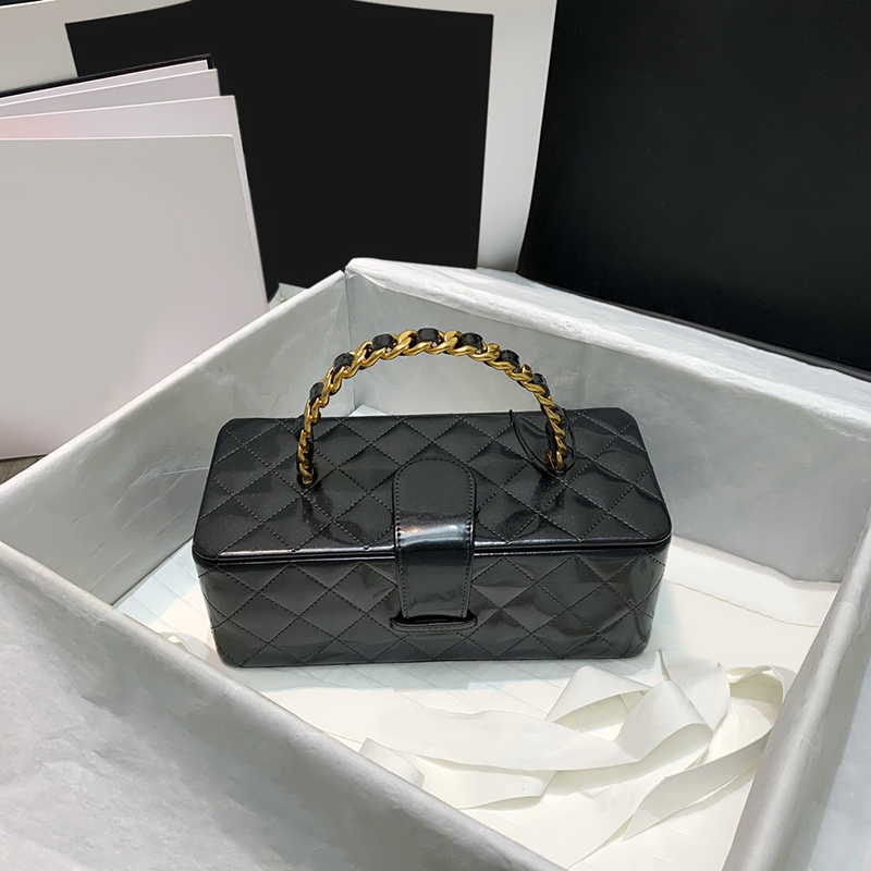 The spot A beaded gold hand held makeup bag 1678920 This color is really amazing Large capacity The color detail is high mark fashion bags
The spot A beaded gold hand held makeup bag 1678920 This color is really amazing Large capacity The color detail is high mark fashion bags