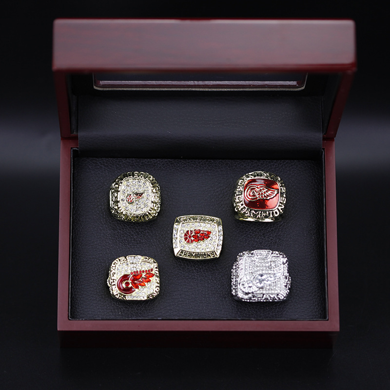5pcs Ring 1986 1997 1998 2002 2008 Detroit Red Wing s Stanley Cup Championship Ring TideHoliday gifts for friends
5pcs Ring 1986 1997 1998 2002 2008 Detroit Red Wing s Stanley Cup Championship Ring TideHoliday gifts for friends