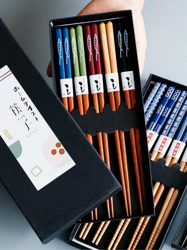 Good Quality Saury Japanese-style Chopsticks Non-slip Mildew Proof Pointed Bamboo Sushi ChopStick Household Solid Wood Gift Box
Good Quality Saury Japanese-style Chopsticks Non-slip Mildew Proof Pointed Bamboo Sushi ChopStick Household Solid Wood Gift Box