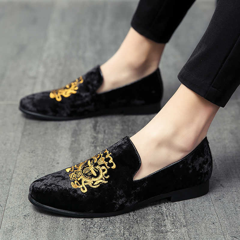 Wedding Dress Shoes Casual Men Loafers Big Size Lazy Peas shoes Embroidery Moccasins Suede Leather Zapatos 210910
