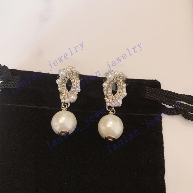 2021Women's Stud Classic Double Letter Logo Pearl Pendant High End Three-Dimensional Pearls Inlay 925 Silver L0-C24, Golden;silver
2021Women's Stud Classic Double Letter Logo Pearl Pendant High End Three-Dimensional Pearls Inlay 925 Silver L0-C24, Golden;silver