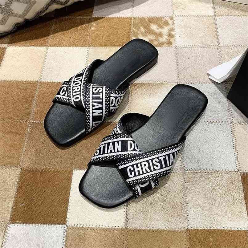 Large Size Slipper Summer European and American Fashion Sandals for with Letter Woman Shoes A098 210913
Large Size Slipper Summer European and American Fashion Sandals for with Letter Woman Shoes A098 210913