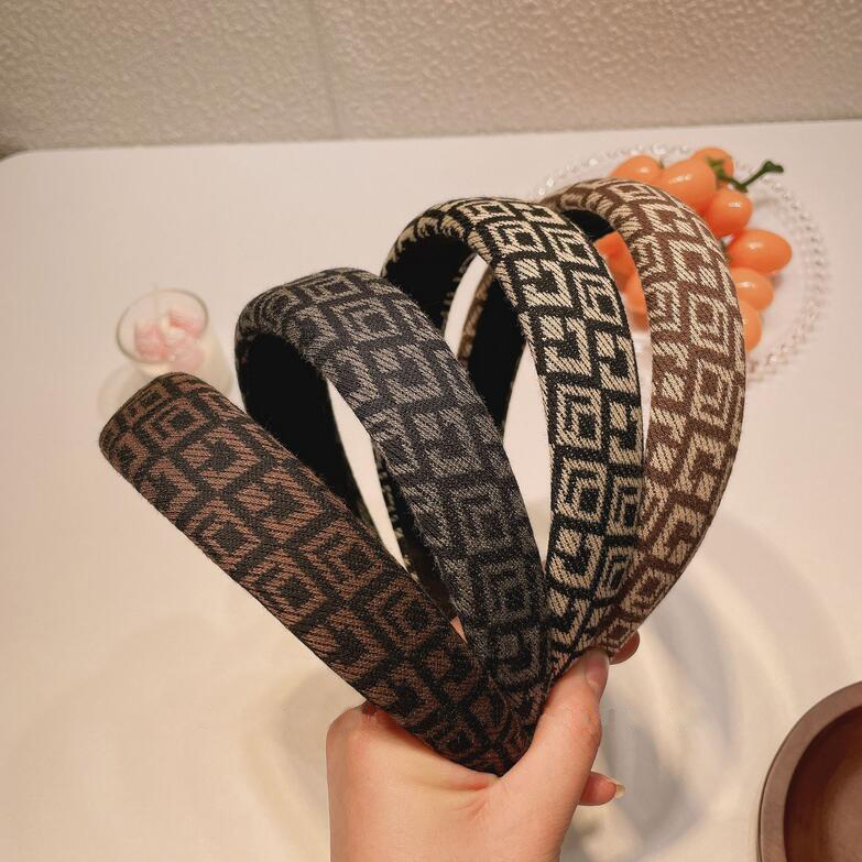 Korean Simple Styles Sweet Girls Bowknot Headbands Luxury Designer Letters Print Charm Women Hair Hoop Wide Edge Cross Knotted Hairbands Headwarps Accessories
Korean Simple Styles Sweet Girls Bowknot Headbands Luxury Designer Letters Print Charm Women Hair Hoop Wide Edge Cross Knotted Hairbands Headwarps Accessories