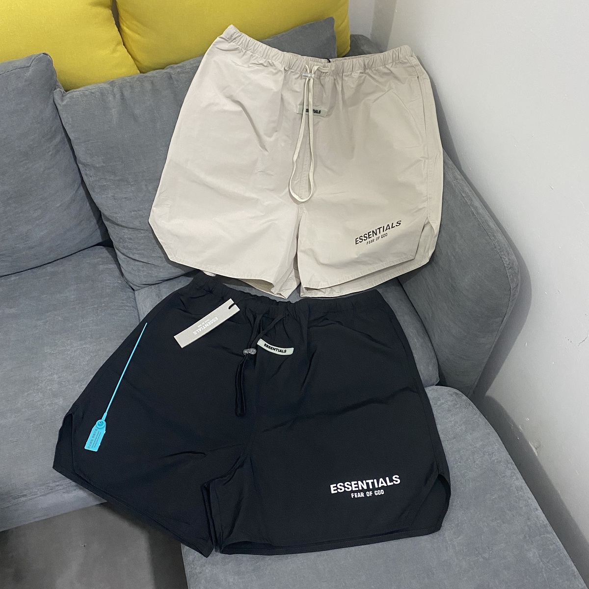 Trendy Fear of God OS European and American Popular Brand Fog Tooling Drawstring Pants Nylon Lightweight Breathable Khaki Shorts, White;black
Trendy Fear of God OS European and American Popular Brand Fog Tooling Drawstring Pants Nylon Lightweight Breathable Khaki Shorts, White;black