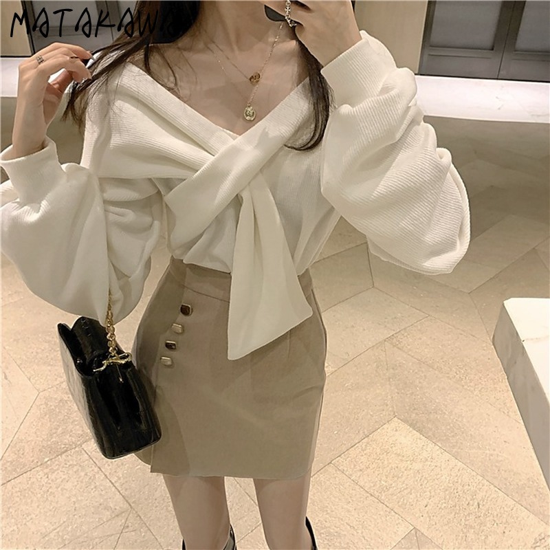 MATAKAWA Korean V-neck Women's Sweater Spring Japanese Fashion Pullover Long Lantern Sleeve Woman Sweaters Top 210513
