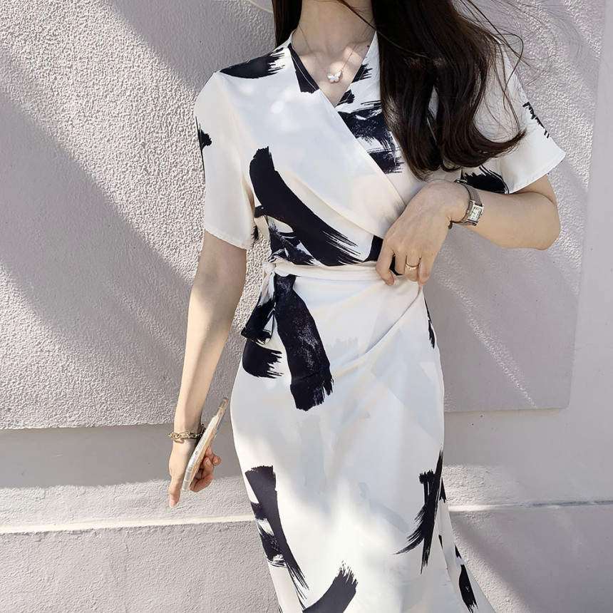 Summer Simple Ladies Loose Robe Casual Runway Dresses Women Elegant Retro Ink Printing V-neck Lace-up Slim Dress 210506