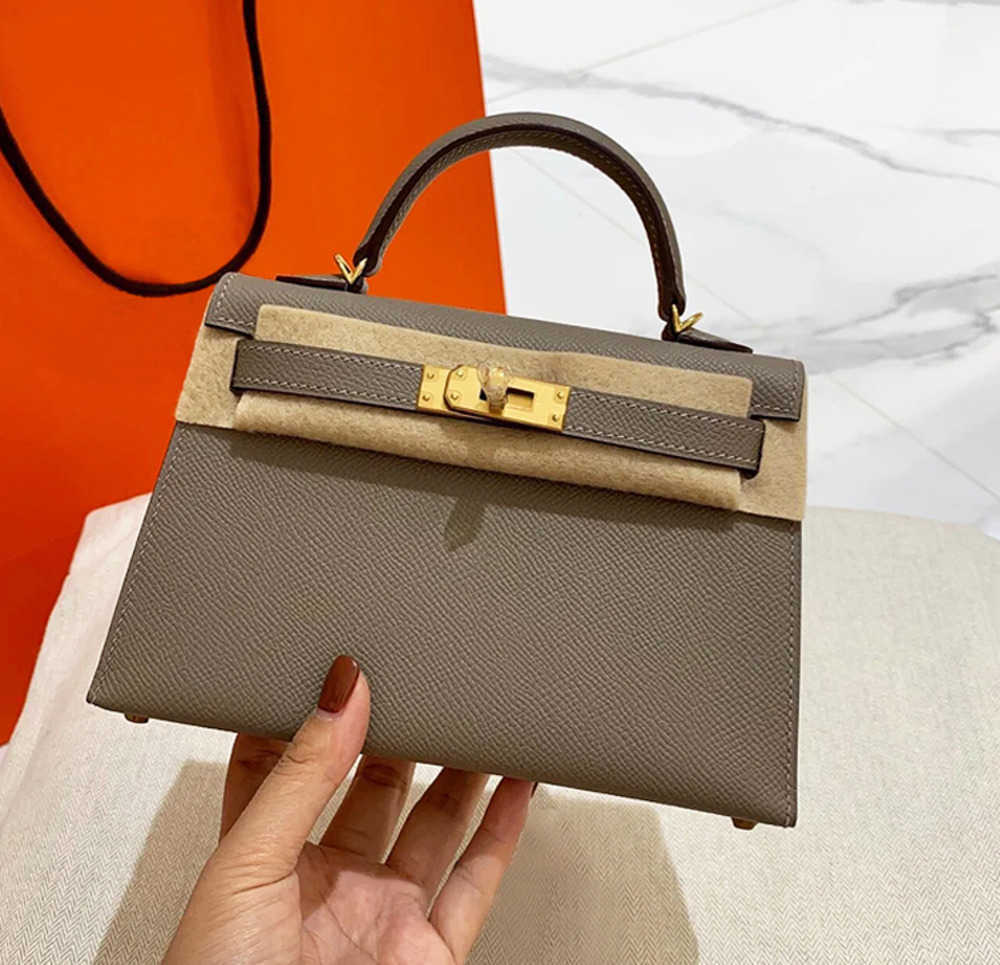 Luxurys Designer Handbags Family Female Herme Palm Pattern Kellys Second Generation Mini 2021 Single Shoulder Crossbody Portable Bag Bb
Luxurys Designer Handbags Family Female Herme Palm Pattern Kellys Second Generation Mini 2021 Single Shoulder Crossbody Portable Bag Bb