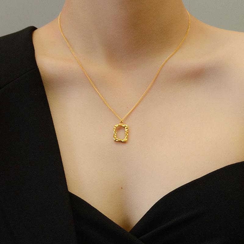 Pendant Necklaces FYSARA Top Quality Selling Titanium With 18K Gold Cutout Heart Necklace Women Jewelry Runway Party Japan South Korea Fashi
Pendant Necklaces FYSARA Top Quality Selling Titanium With 18K Gold Cutout Heart Necklace Women Jewelry Runway Party Japan South Korea Fashi