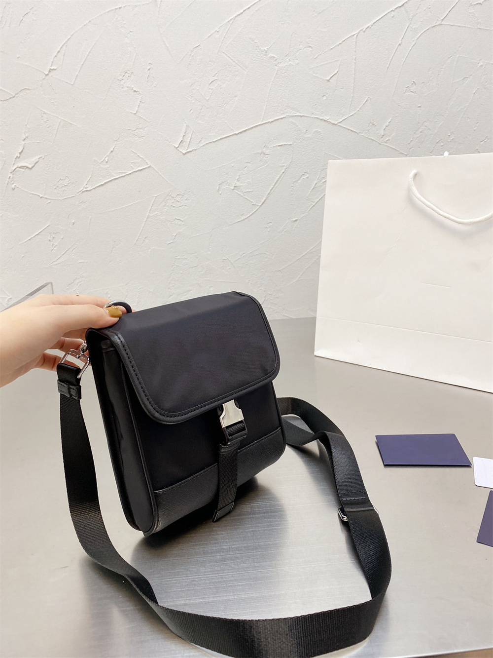 Unisex Black waterproof nylon fabric bag Cool ribbon cross body small square Purse men and women's handbag Covering buckle mini bags
Unisex Black waterproof nylon fabric bag Cool ribbon cross body small square Purse men and women's handbag Covering buckle mini bags