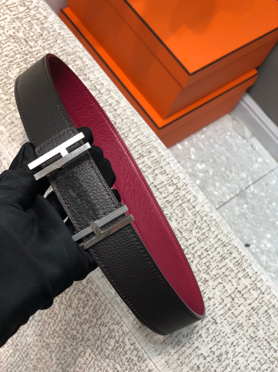 HE141High-end H herm private custom men's and women's belts fashion light leather ladies belt, Customize
HE141High-end H herm private custom men's and women's belts fashion light leather ladies belt, Customize