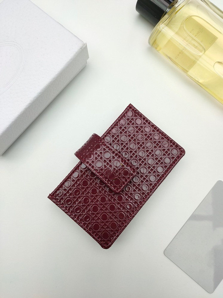 Dio Mens Fashion Wallet Card Holder Cash Clip High Quality Leather Folding Handbag 8 Slots German Craftsmanship, 01
Dio Mens Fashion Wallet Card Holder Cash Clip High Quality Leather Folding Handbag 8 Slots German Craftsmanship, 01