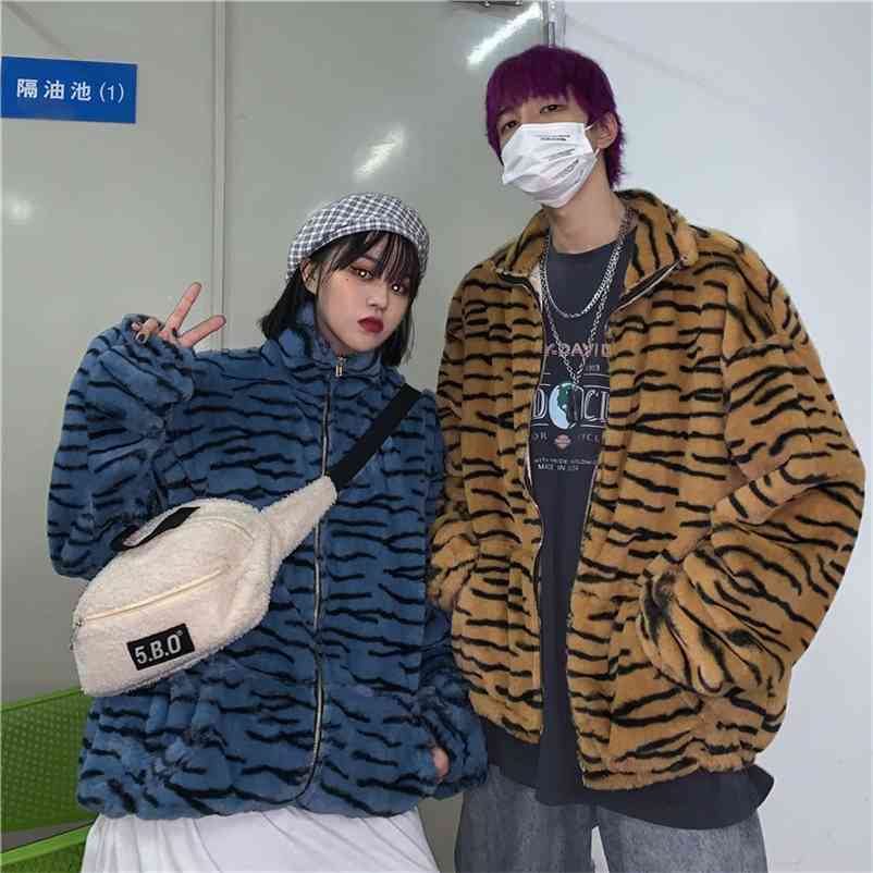 Streetwear Zebra Tiger Pattern Women Zipper Jacket Retro Winter Warm Coats Fashion Plush Pocket Jackets 210519, Blue
Streetwear Zebra Tiger Pattern Women Zipper Jacket Retro Winter Warm Coats Fashion Plush Pocket Jackets 210519, Blue
