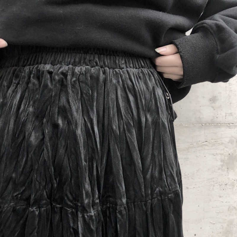 Women Vintage Velvet Long Pleated Skirt Korean Style Ladies Elastic Midi High Waist Black Skirt Spring Harajuku Gothic Clothes 210619wtt
