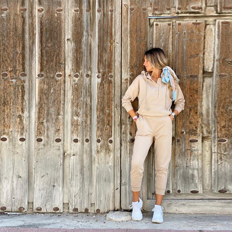 Women Fashion Sport Suits Casual Buttons Pocket Hoddies And Solid Elestic Wasit Long Pants 2pcs Running Sets Basic Tracksuit Women's Two Pie, White
Women Fashion Sport Suits Casual Buttons Pocket Hoddies And Solid Elestic Wasit Long Pants 2pcs Running Sets Basic Tracksuit Women's Two Pie, White