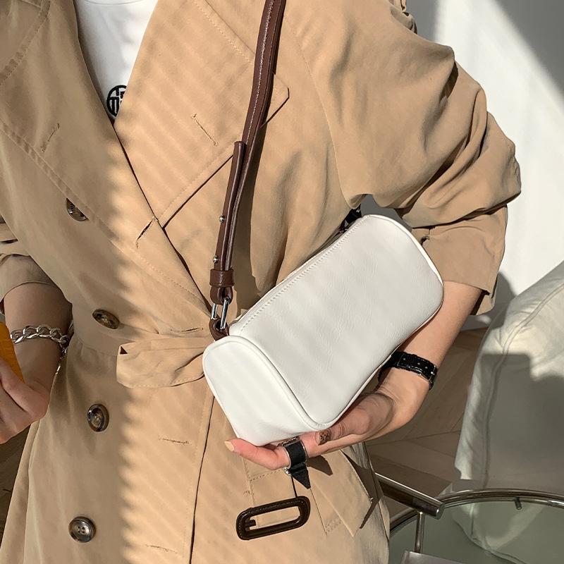 The 2021 Fashionable And Simple Underarm Bag Solid Color Soft Leather Pillow Qualitative Feeling One Shoulder Slant Cross Body, Black
The 2021 Fashionable And Simple Underarm Bag Solid Color Soft Leather Pillow Qualitative Feeling One Shoulder Slant Cross Body, Black